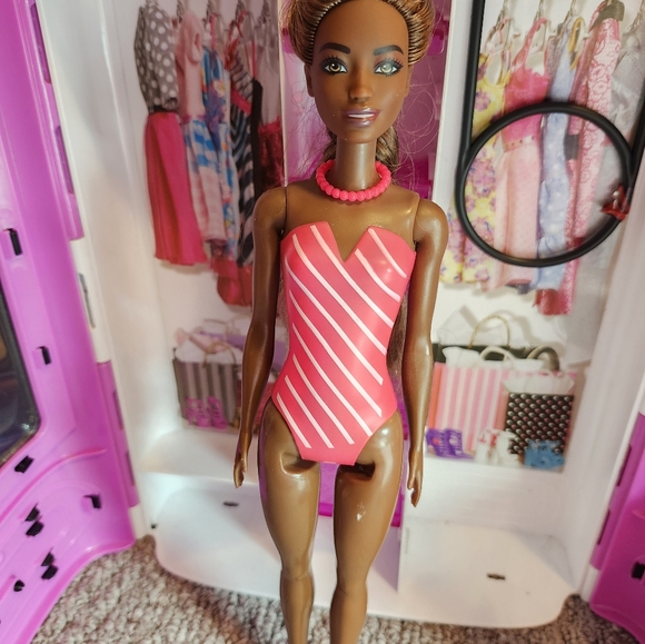 Barbie - Picture 3 of 4